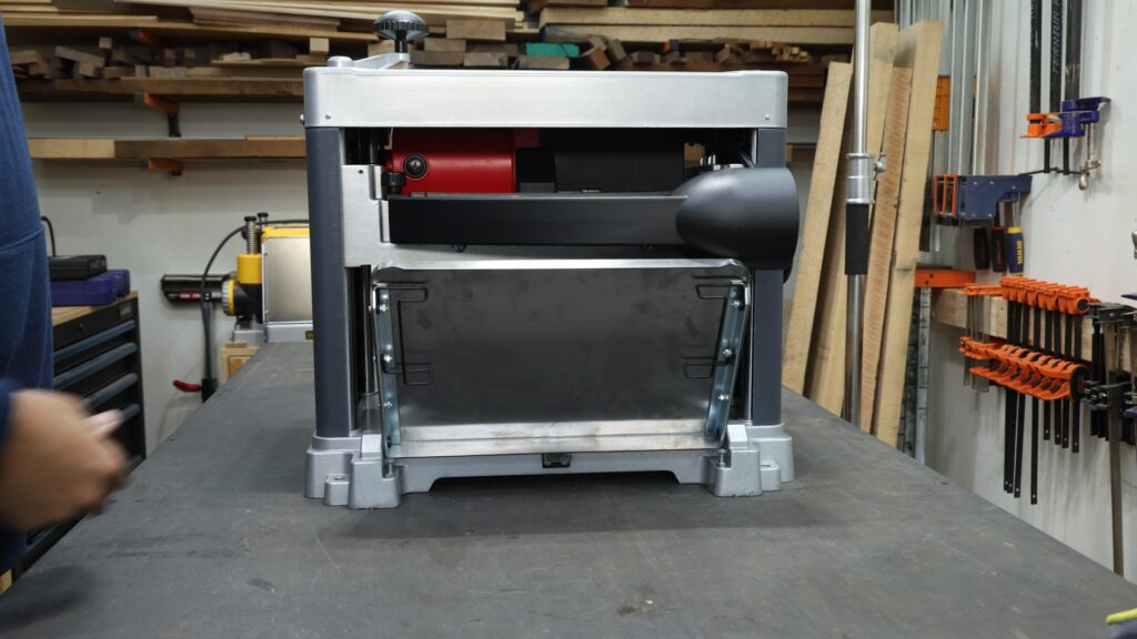 Outfeed table wing and dust port clearance on the planer