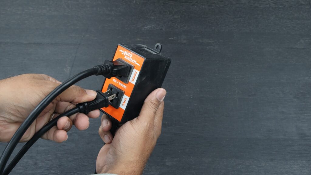 O'SKOOL automatic vacuum switch with tool and vac outlets labeled