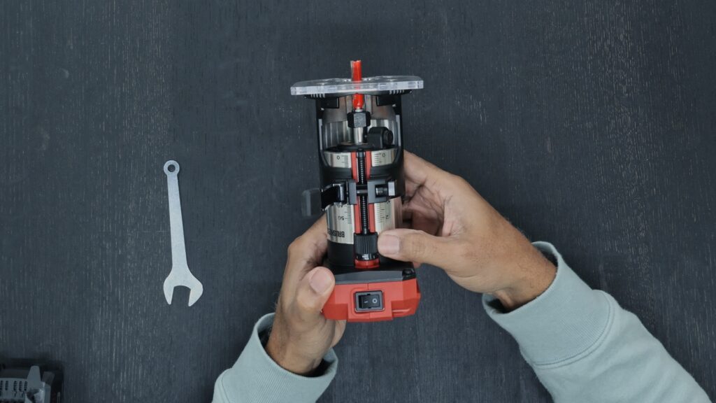 Adjusting depth on the SKIL 20V brushless trim router