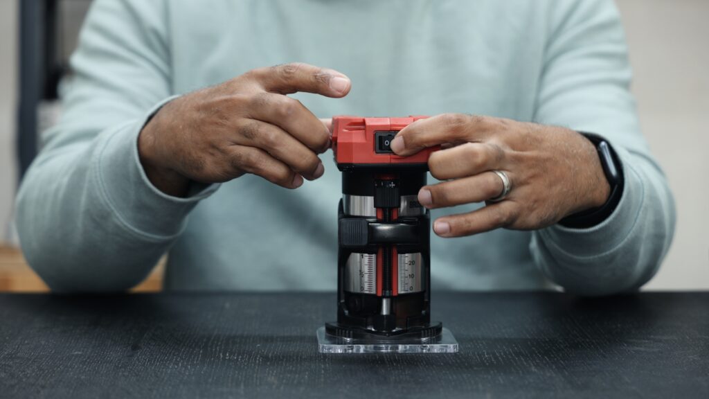 Demonstrating the SKIL RT1430B power switch