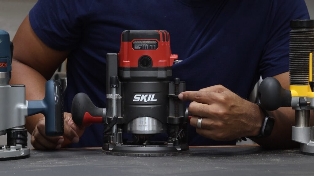 SKIL RT1322-00 router plunge base showing the upward stop position.