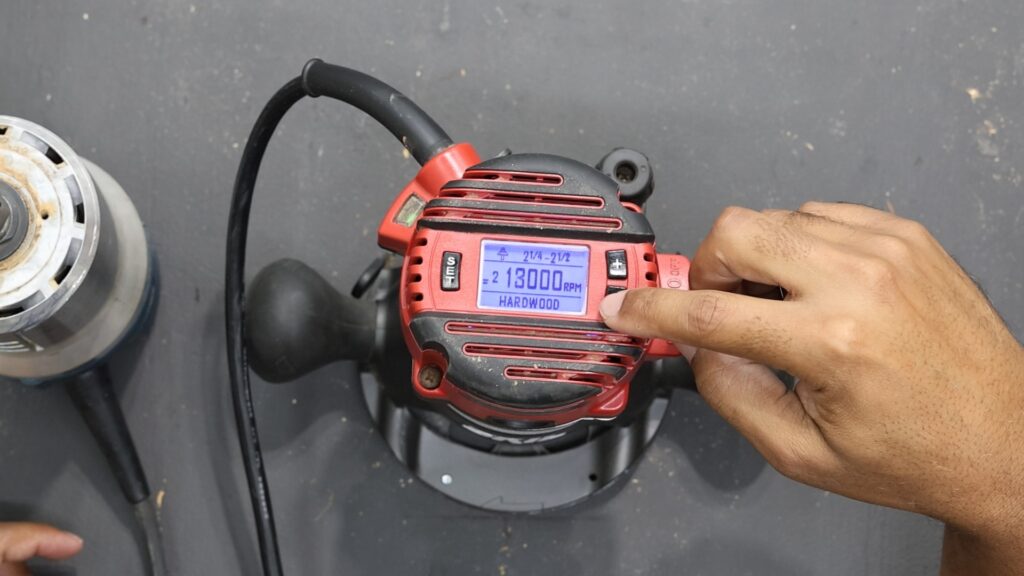 LCD screen on SKIL RT1322-00 router showing 13,000 RPM speed setting for hardwood.