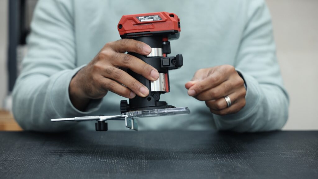 Demonstrating the SKIL RT1430B router edge guide adjustment