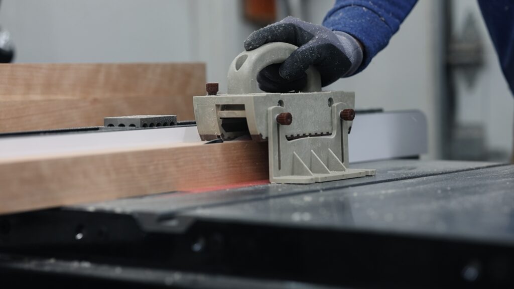 Zebekk push block on table saw with wood