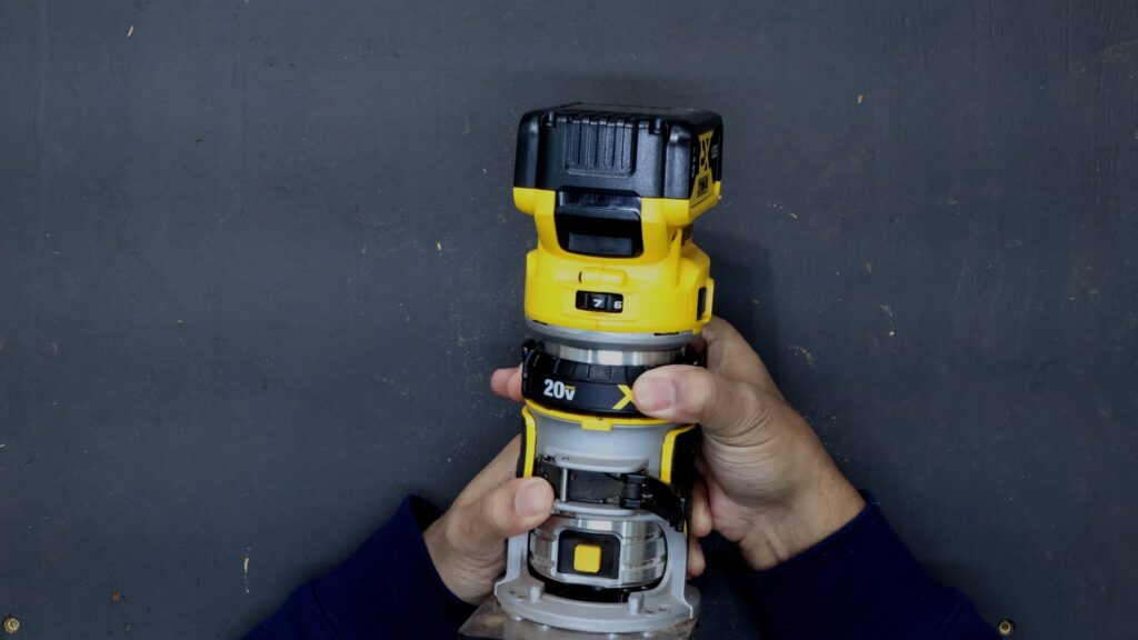 Depth adjustment mechanism on the DeWalt DCW600B cordless trim router
