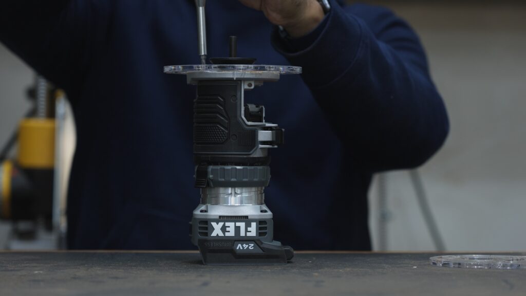 Extra router base and centering cone included with the Flex FX4221