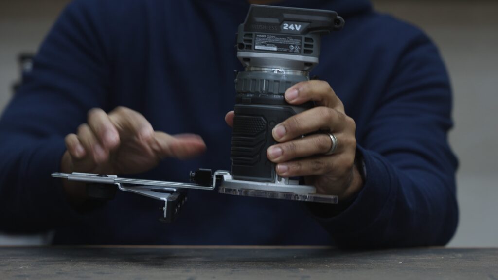 Edge guide attachment installed on the Flex FX4221 trim router