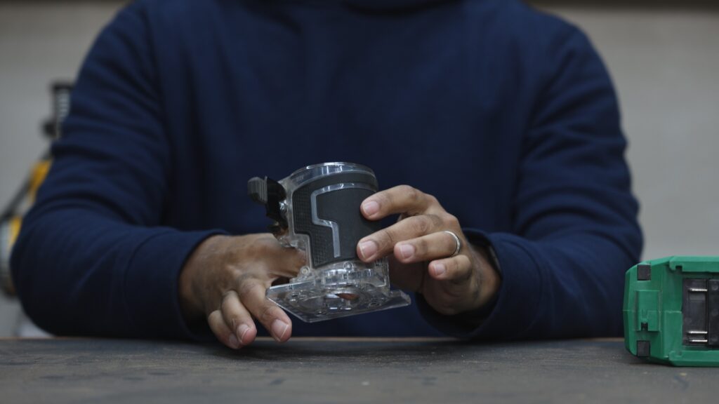 Plastic square base on the Metabo HPT M1808DAQ4 cordless trim router