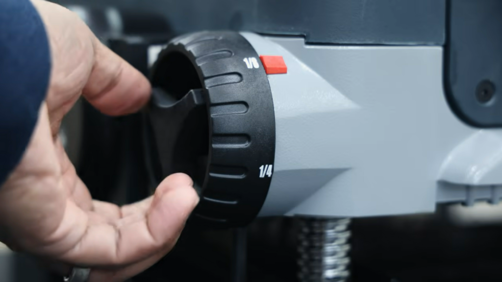 Adjusting the depth of cut on the FindBuyTool FB132H planer