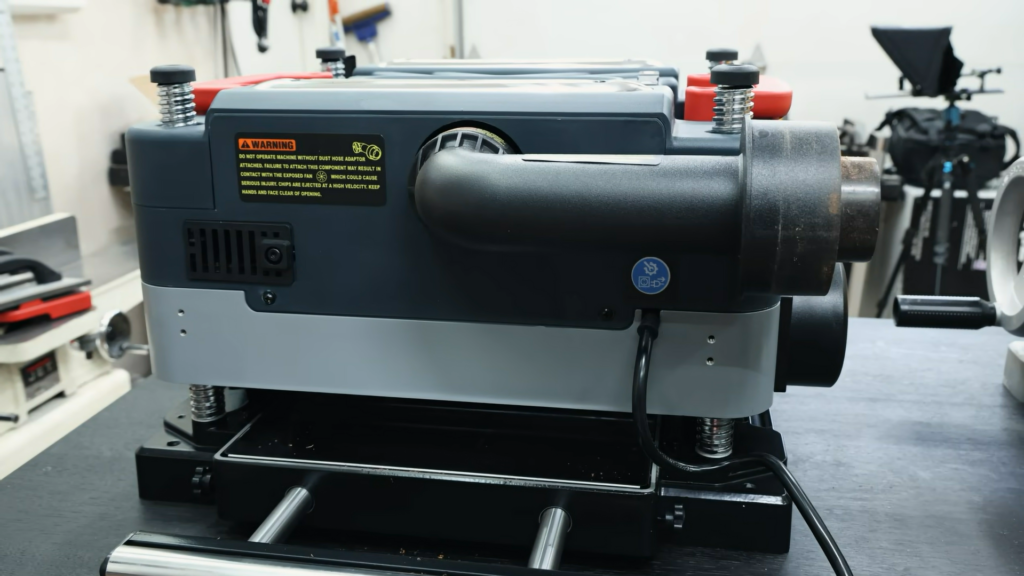Dust collection port on the FindBuyTool FB132H planer