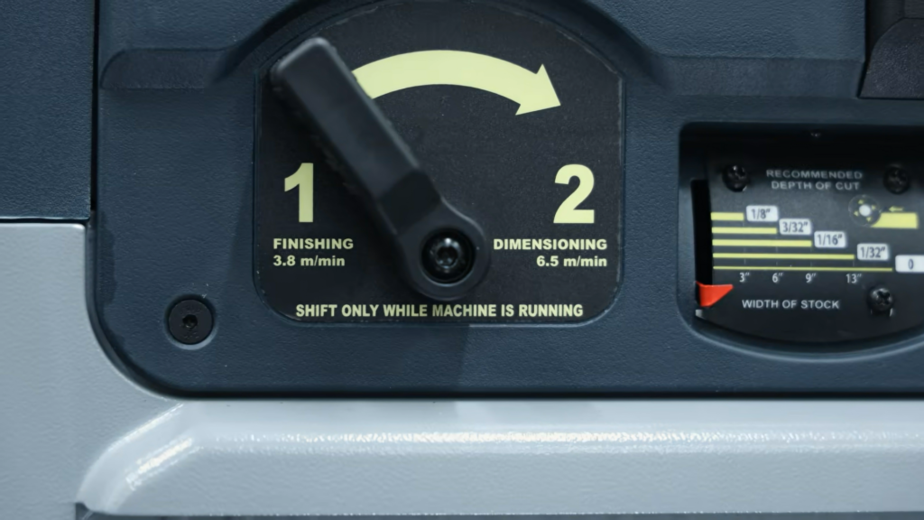 Two-speed feed selector on the FindBuyTool FB132H planer
